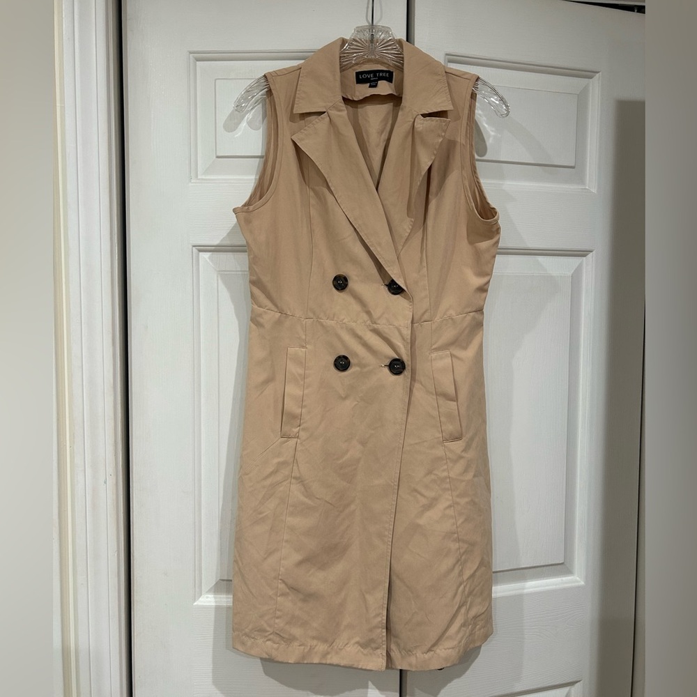 Tan Sleeveless tailored dress